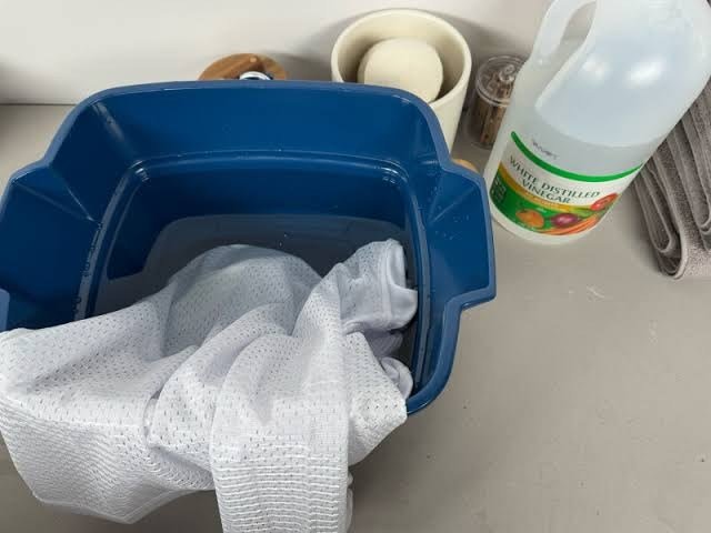 Cold-water basin prepared for gentle jersey washing