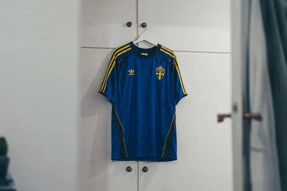 Jersey drying on a wide hanger