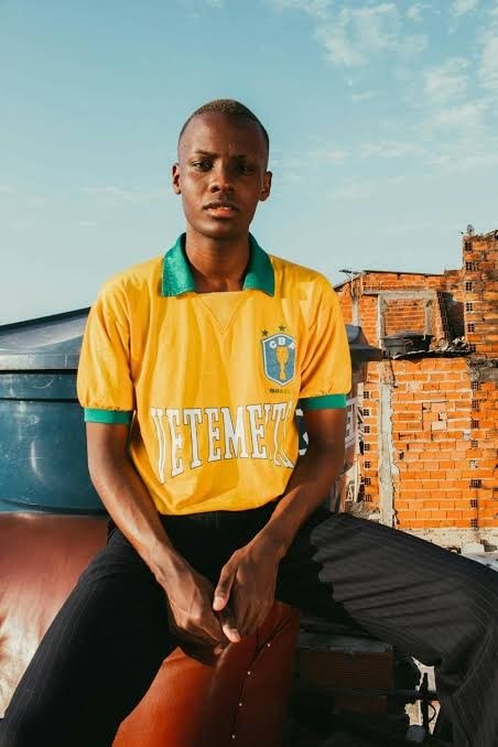 Retro yellow jersey styled with black trousers